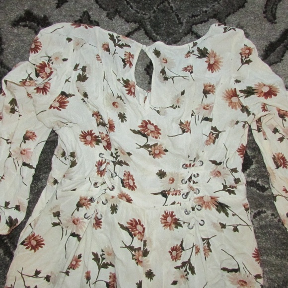 AEO Floral Romper - Picture 4 of 6